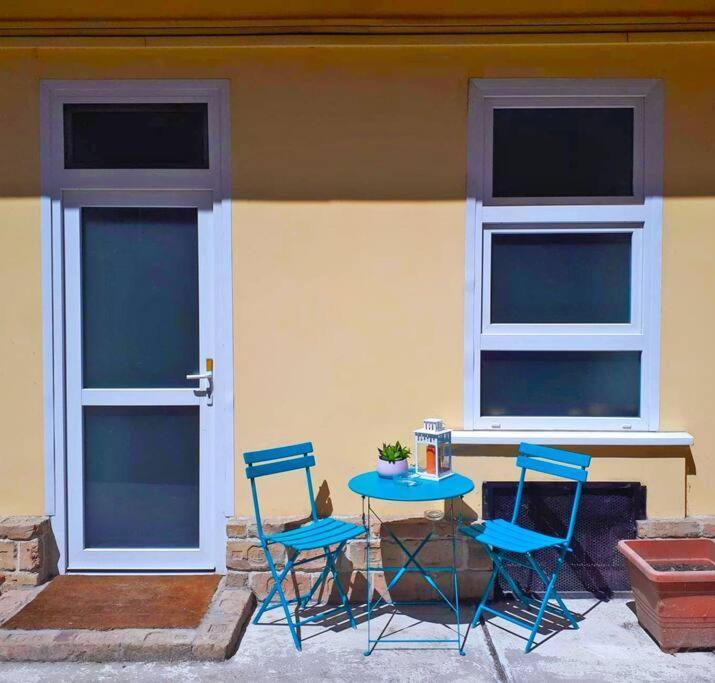 Modern Stylish 2 Bedroom Appartamento *